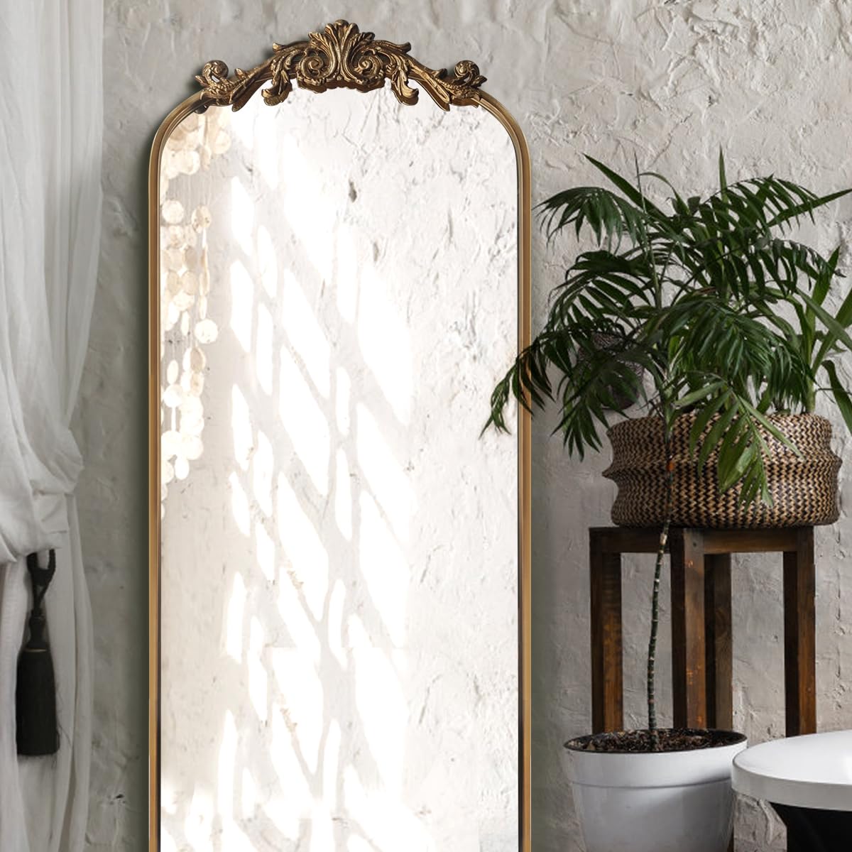 OUSHUAI Gold Traditional Vintage Ornate Baroque Mirror,Gold Brass Mirror for Wall,Victorian Antique Bronze Mirrors Arched for Bathroom/Living Room/Hallway/Fireplace 19"X27"