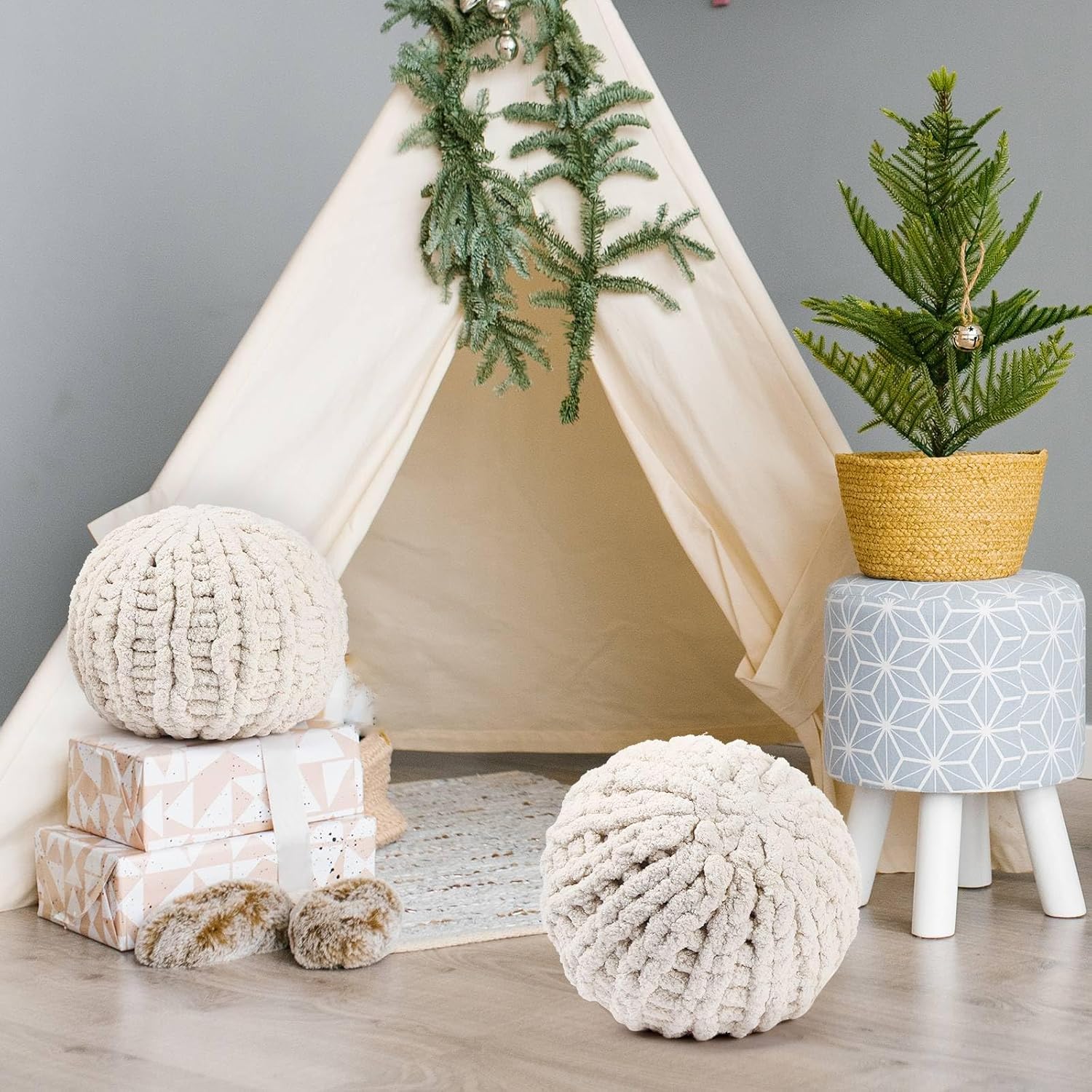Suzile 2 Pcs Round Knot Pillows Gifts 13.8 Inch Chunky Knitted Throw Pillows Handmade Cushions Soft Circle Supplies for Home Bed Sofa Couch Housewarming Decoration(Beige)